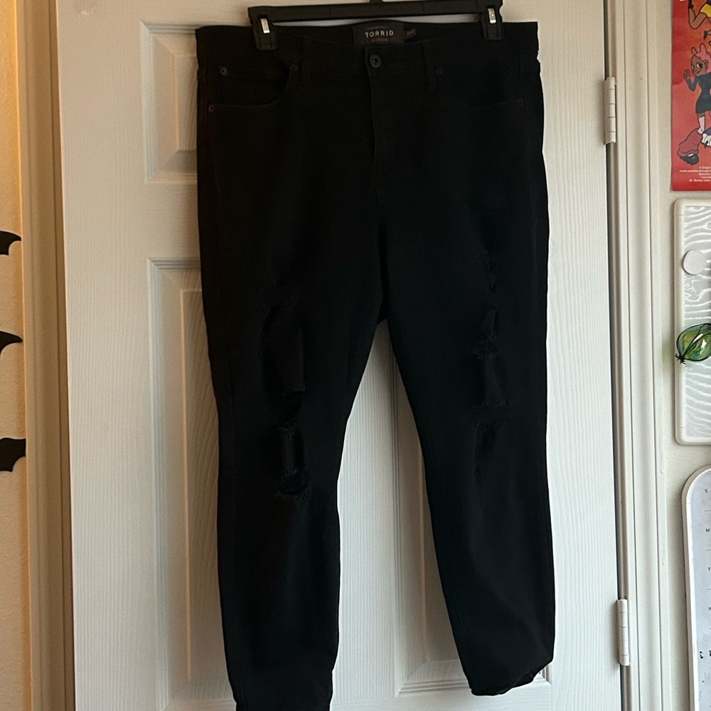 Torrid Black Ankle Cropped Ripped Jeans Size 18 Short